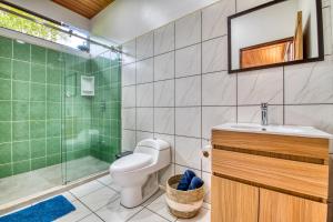 Beachfront Studio - Direct Beach Access, Fast Wifi & AC