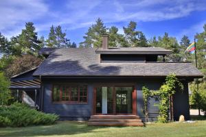 Secluded private villa in the middle of the woods