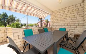 2 Bedroom Gorgeous Home In Seline 