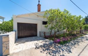 2 Bedroom Gorgeous Home In Seline