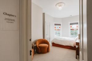 Queen Room with Spa Bath room in Kaleidoscope Inn & Gardens