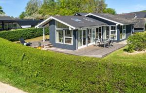Awesome Home In Juelsminde
