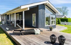 Awesome Home In Juelsminde