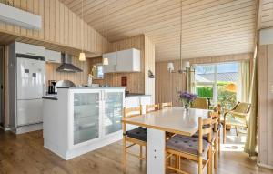 Awesome Home In Juelsminde