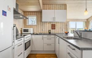 Awesome Home In Juelsminde