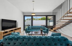 2 Bedroom Gorgeous Apartment In Jezera