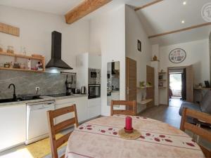 Gîte en pierre du 18ème siècle avec vue sur vallée, jacuzzi et terrasses - FR-1-496-335