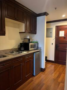 Apartamento en zona viva, zona 10 con balcón a la ciudad