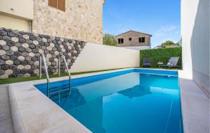 Beautiful Apartment In Jezera With Wifi