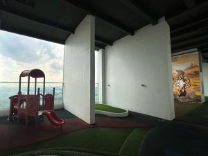 Green haven Studio unit with balcony and WiFi Netflix