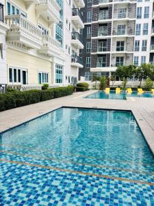 Spacious Comfort Charm