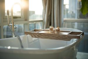 EMALIA Centre Building-Old Quarter-Elevator-Bathtub-Laundry