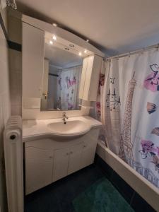 Quiet 3BR Flat Near Transit