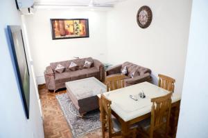 Divine India Service Apartment 3Bhk 1B Saket