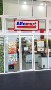 Airy condo w balcony, Netflix, 3 pools, sleeps 3