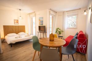 Lovely studio with golf course views close to the sea swimming pool park