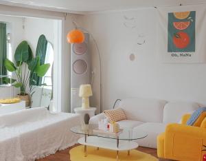 Sans stay, Free Wine, Projector, 3min Station