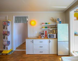 Sans stay, Free Wine, Projector, 3min Station