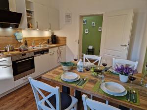 Gästeliebling, Apartment Piepmäker mit Parkplatz und Kamin, Bahnhof fußläufig