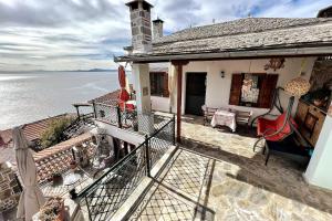 The Pagasetic Balcony - Magestic Sea Cottage