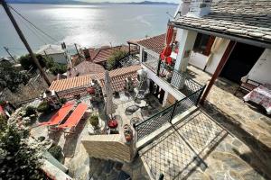The Pagasetic Balcony - Magestic Sea Cottage