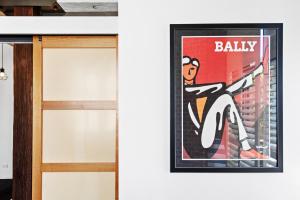 Riverfront Woolstore Apt with Car Park, Pool and AC