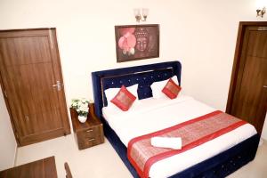 Divine India Service Apartment 2Bhk, 2A Saket