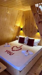 Alpine Lodge And Stays