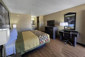 Super 8 by Wyndham Arkadelphia Caddo Valley Area