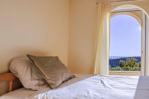 Maisons de vacances Villa Cramond - avec Piscine pour 8 Pers - Tourrettes-sur-Loup : Maison de Vacances 4 Chambres