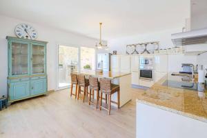 Maisons de vacances Le Mas d-Azur - Villa d-exception avec vue panoramique sur la Baie des Anges : photos des chambres