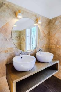Maisons de vacances Le Mas d-Azur - Villa d-exception avec vue panoramique sur la Baie des Anges : photos des chambres