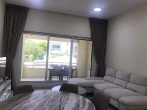 Cozy Bedroom Retreat in Green Community Pool View