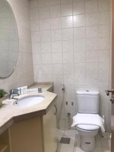 Cozy Bedroom Retreat in Green Community Pool View