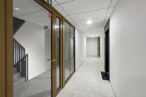 Stylish Apartment with Balcony & Parking in the Old Town of Wrocław by Noclegi Renters