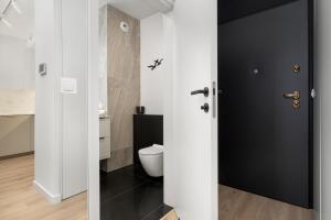 Stylish Apartment with Balcony & Parking in the Old Town of Wrocław by Noclegi Renters