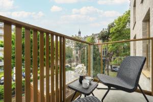 Stylish Apartments with Balcony & Parking in the Old Town of Wrocław by Noclegi Renters