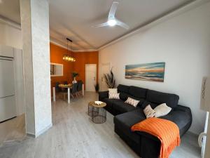 Benalmádena Piso Puerto Marina con 2 habitaciones terraza grande Wifi y AC