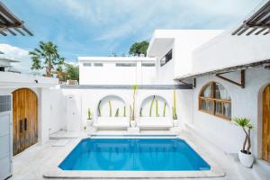 Boho-Chic Canggu 3 BR Pool Villa - Great Location