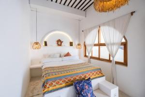 Boho-Chic Canggu 3 BR Pool Villa - Great Location