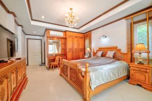 Villa Nautica Pattaya - Luxury 4 BR Villa With Boathouse