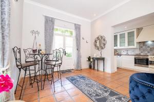 Elegant Lakeview Villa in the heart of Franschhoek