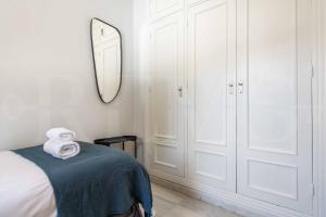 Sunny apartment with balcony & swimming pool by REMS