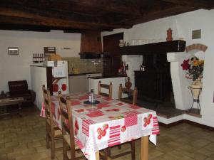 Maisons de vacances Maison typique a cote d-une eglise du XIIeme : photos des chambres