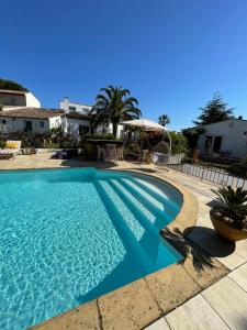 Villas Villa provencale Golfe St Tropez climatisee piscine chauffee, Spa, billard, Wifi haut debit pro : photos des chambres