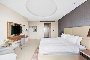 ALiving Luxury 3BR High-Rise I Burj Khalifa View I Paramount Towers, 6101