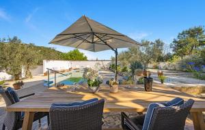 Apartment with pool 8 guests near beach Tisno Jezera Island Murter