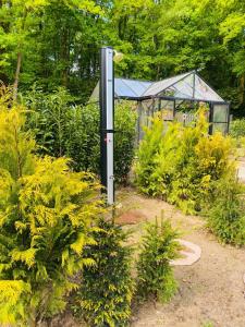 Morning Glory, Huisje vogelzang