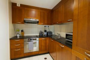 Geata na Cathrach - Galway Lakeside Apartments