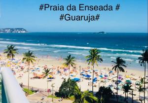 Pé na areia na praia da Enseada Guarujá